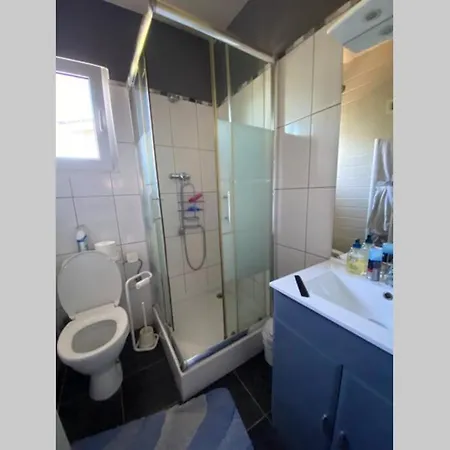 Chalet 6p Dans Un Parc Residentiel Dans Le Golfe De Saint Tropez *