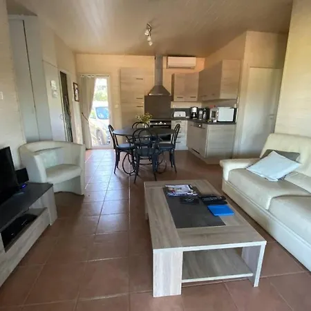 Chalet 6p Dans Un Parc Residentiel Dans Le Golfe De Saint Tropez *